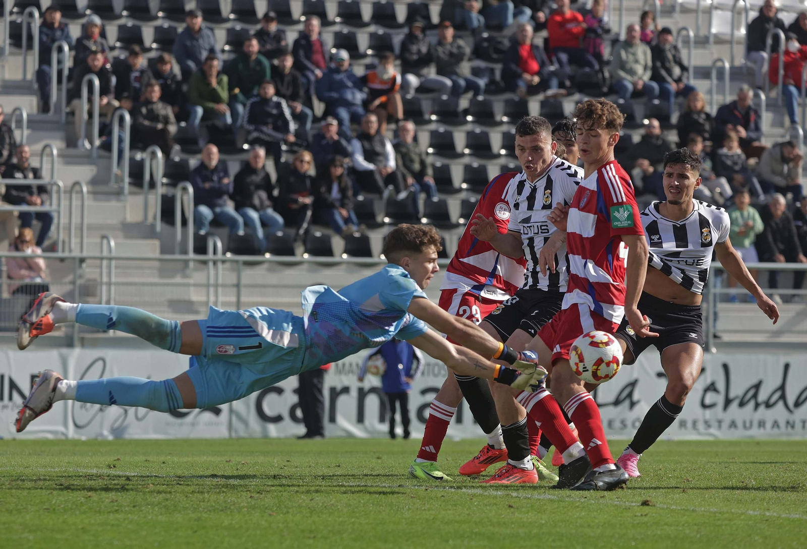 Las mejores fotos del Balona - Recreativo de Granada de Segunda Federación