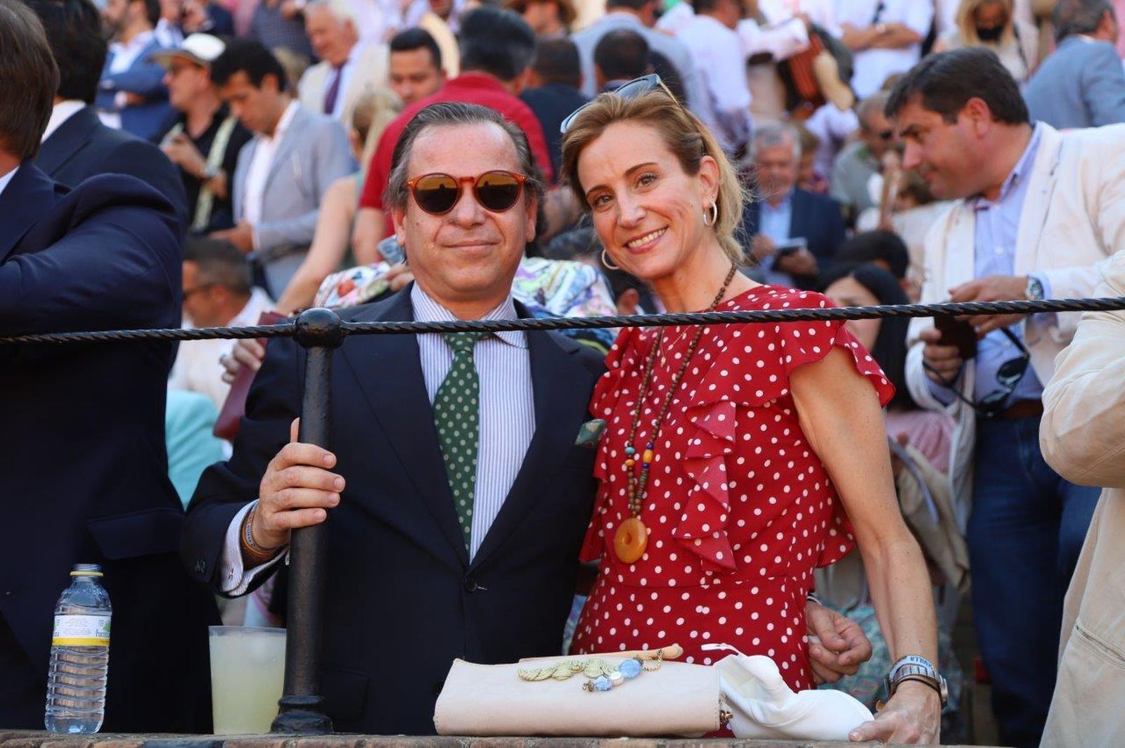 Las fotos de los famosos y las autoridades en la corrida de Miura