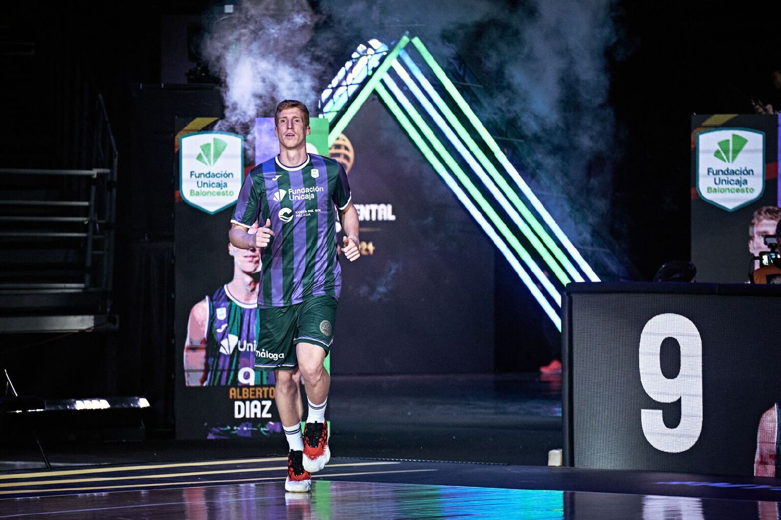 Las fotos del Preto Luanda - Unicaja de la Copa Intercontinental de baloncesto