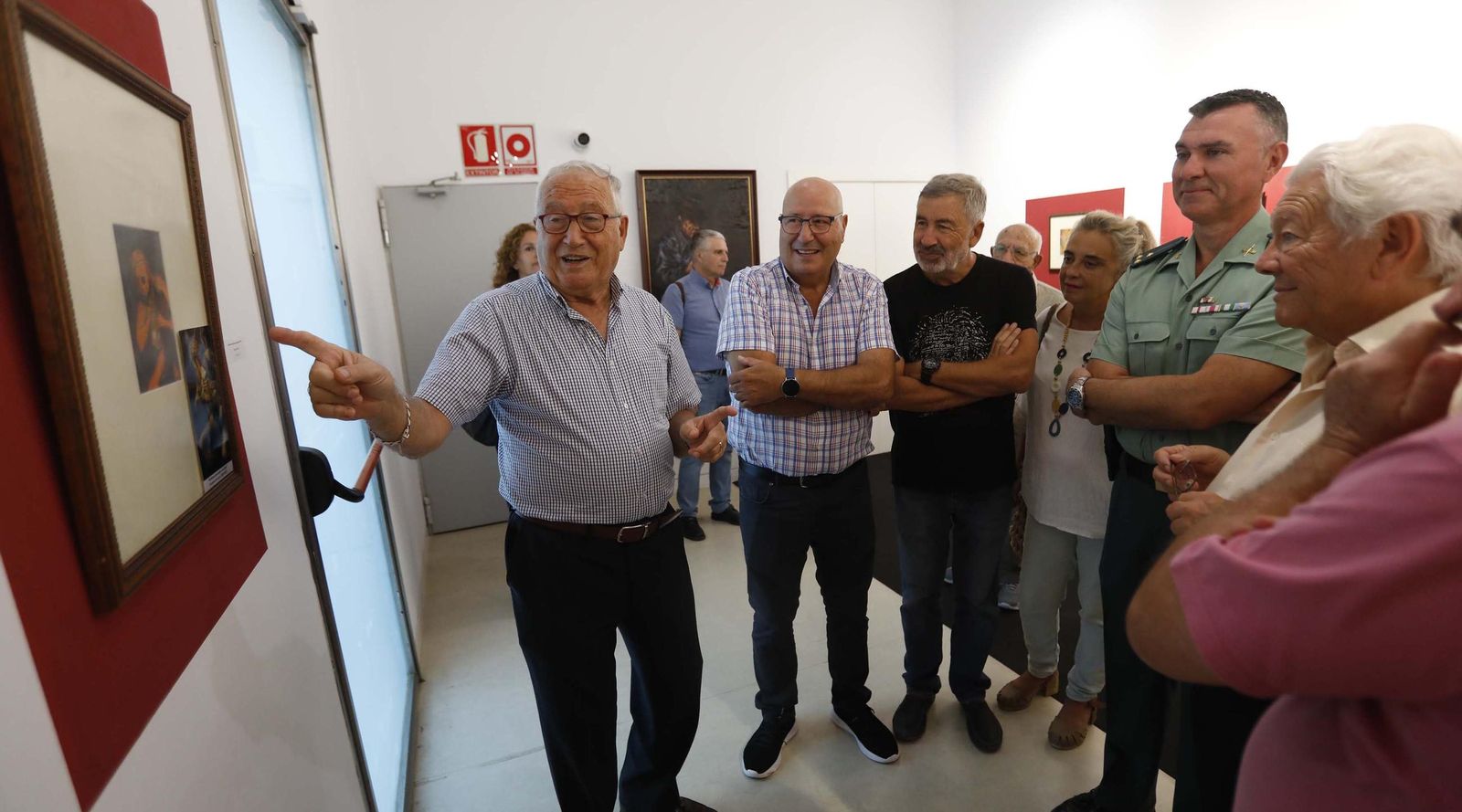 Fotos de la exposición de acuarelas y dibujos de Antonio Torremocha en La Línea