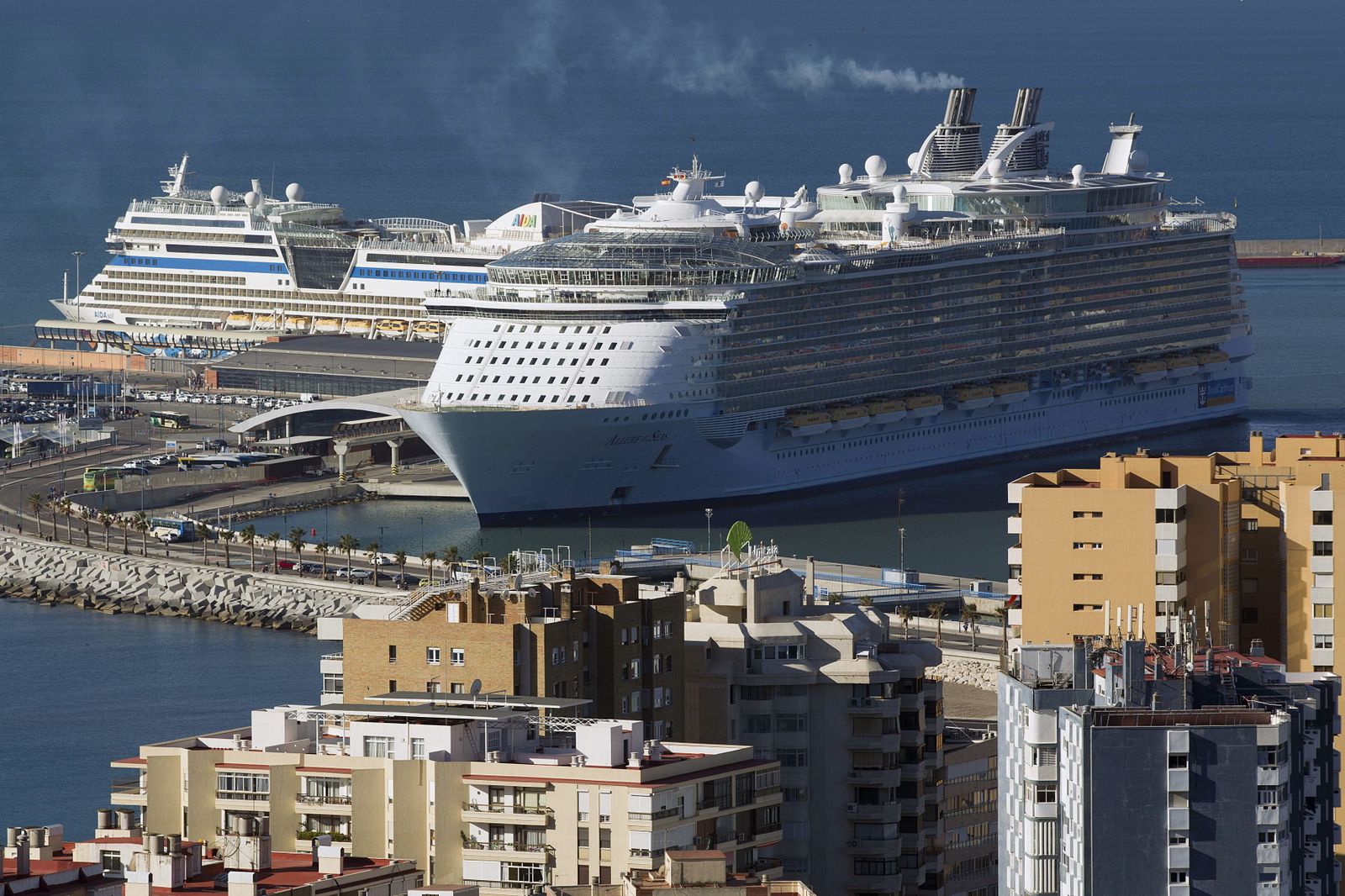 Foto de archivo del 'Allure of the Seas' de Royal Caribbean en el Puerto de Málaga