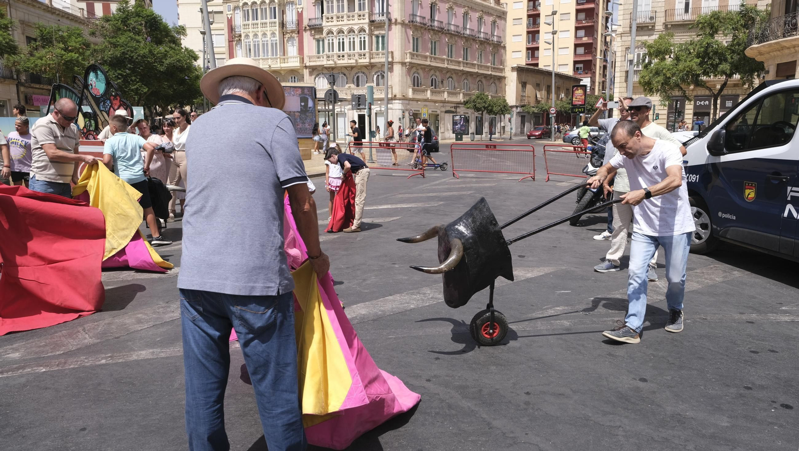 Exhibición de toreo de salón de la Escuela Taurina de Almería, en imágenes