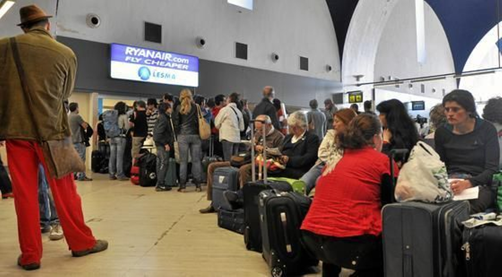 Desesperación y largas colas en San Pablo por el cierre de aeropuerto.

Foto: Manuel Gómez