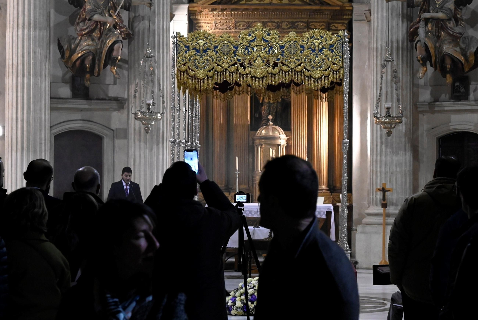 Las mejores fotos de la presentación del nuevo palio de la Virgen de la Piedad de Córdoba