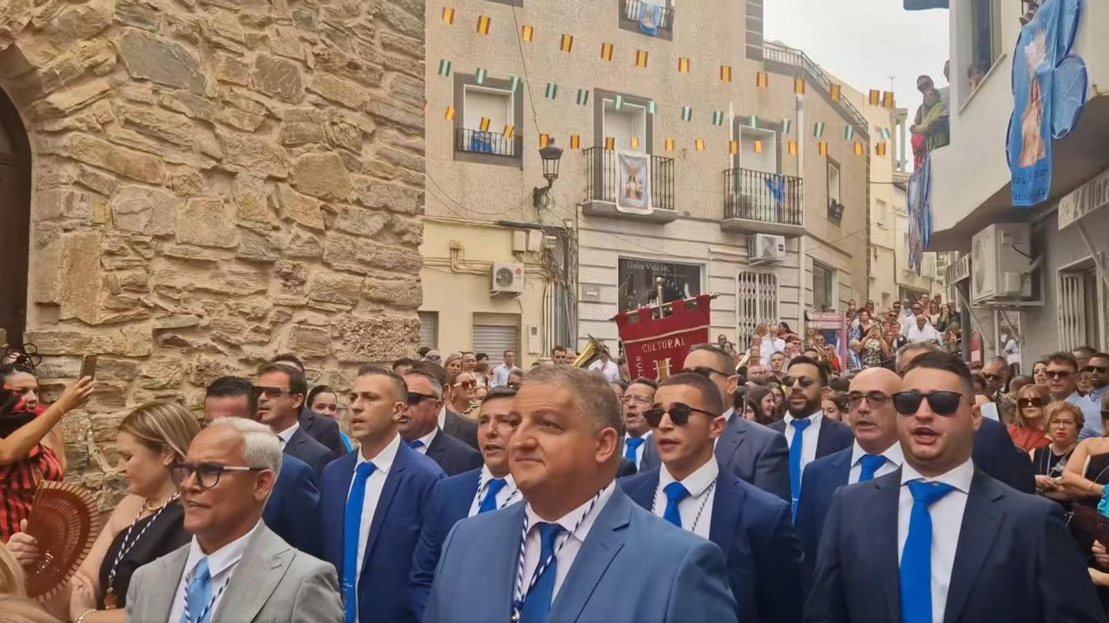 El coro Virgen del Rosario acompañó a la patrona durante el recorrido El coro Virgen del Rosario acompañó a la patrona durante el recorrido