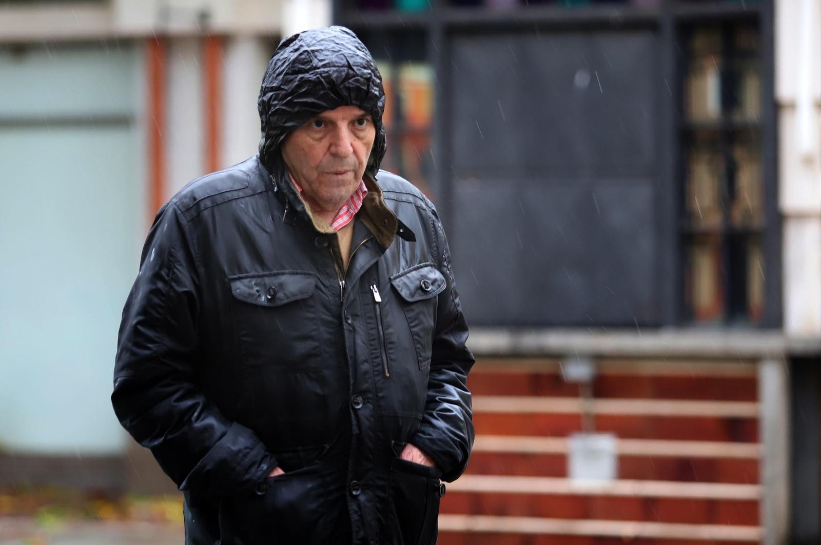 Día de lluvia, viento y frío en Huelva, en imágenes