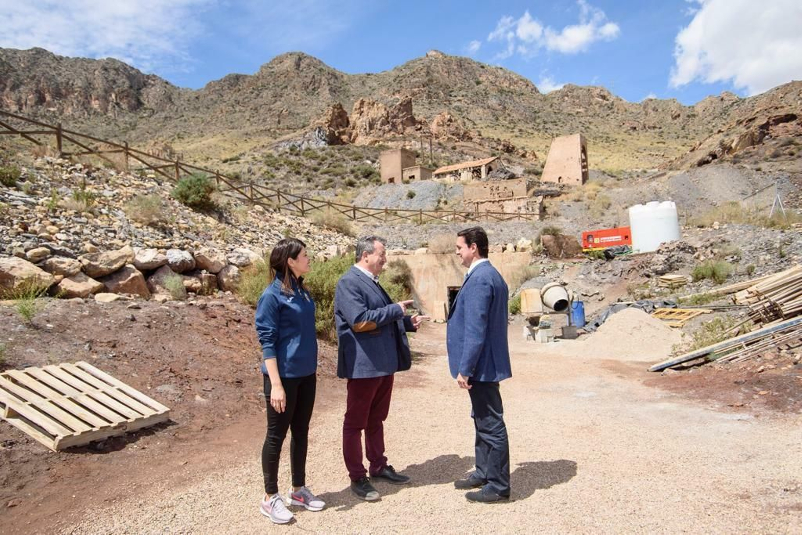 El presidente de Diputación y el alcalde de Pulpí han visitado la mina de la geoda.