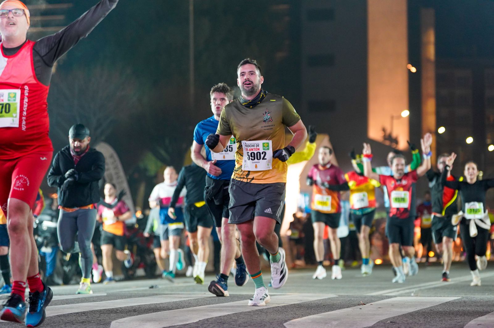 En imágenes: búscate en tu llegada a meta de la Carrera de San Antón 2026 (11)