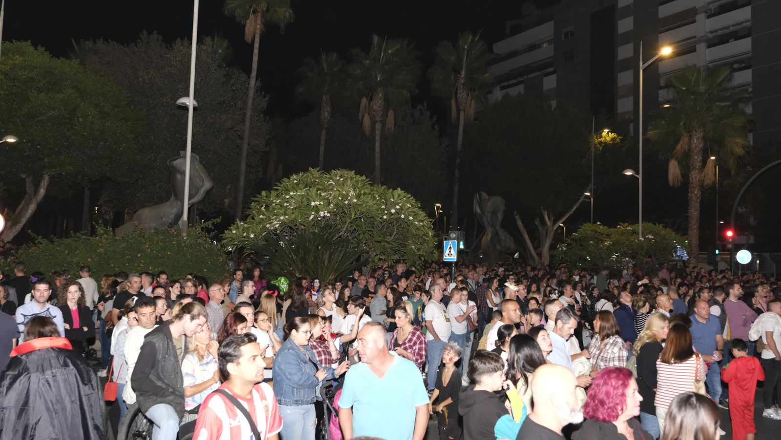 Las imágenes de la Noche en Negro en Almería, Halloween.