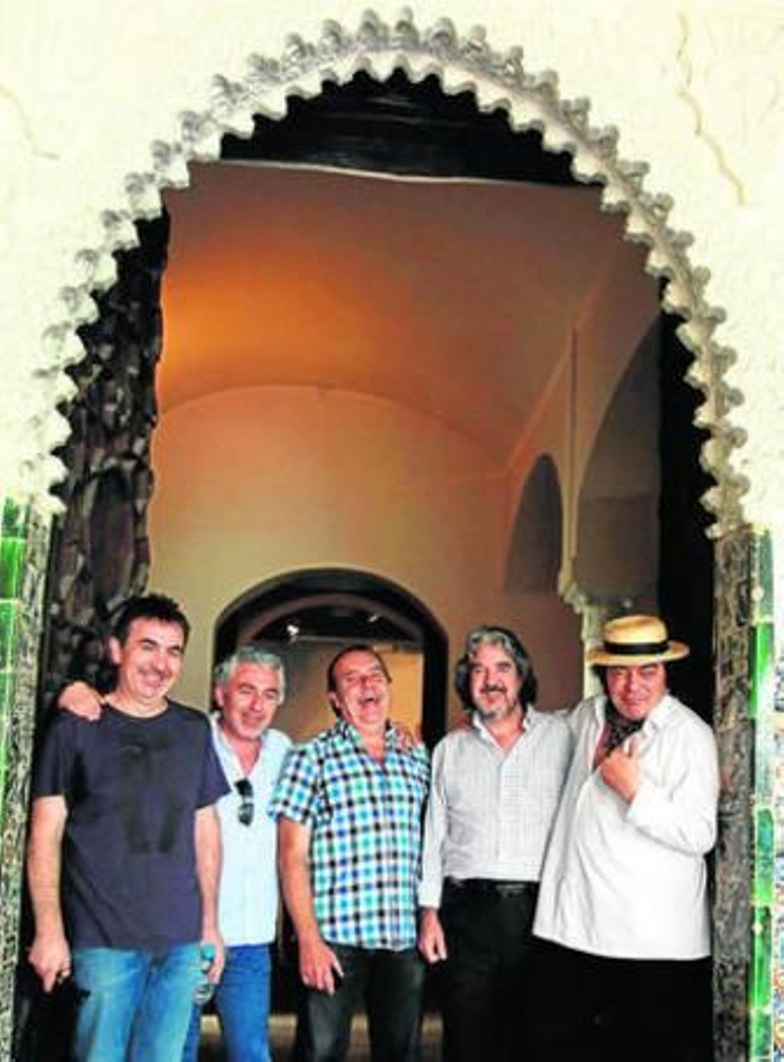 Los integrantes del espectáculo, ayer en el Espacio Santa Clara.