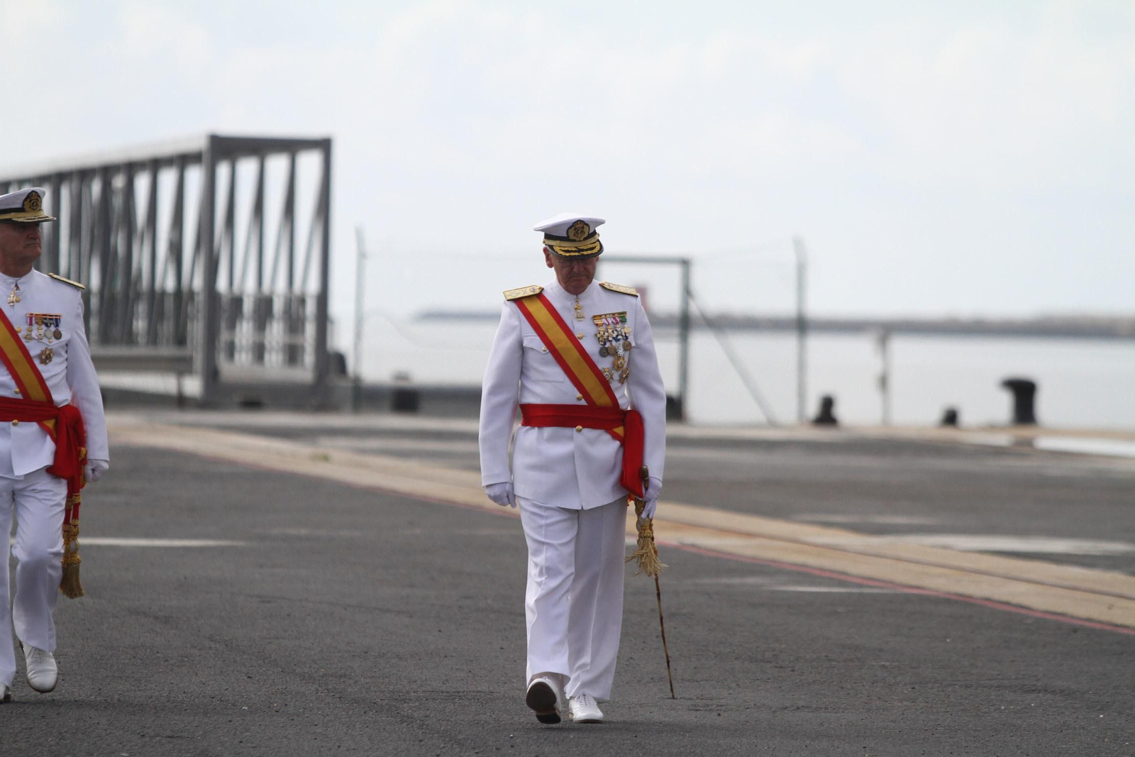 Entrega de la bandera de combate a la fragata Cristobal Colón