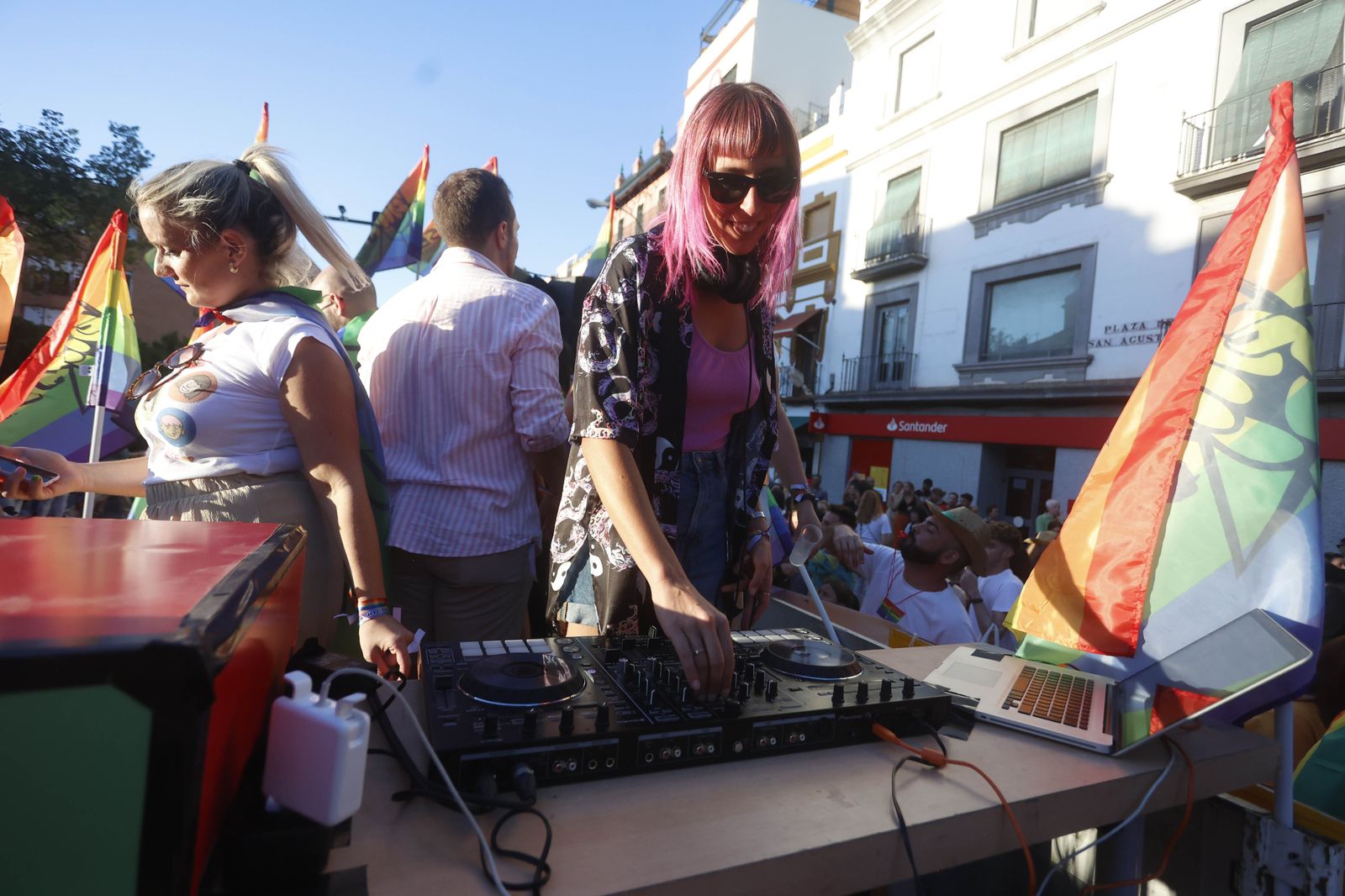 Las imágenes de la cabalgata del orgullo en Sevilla  2022