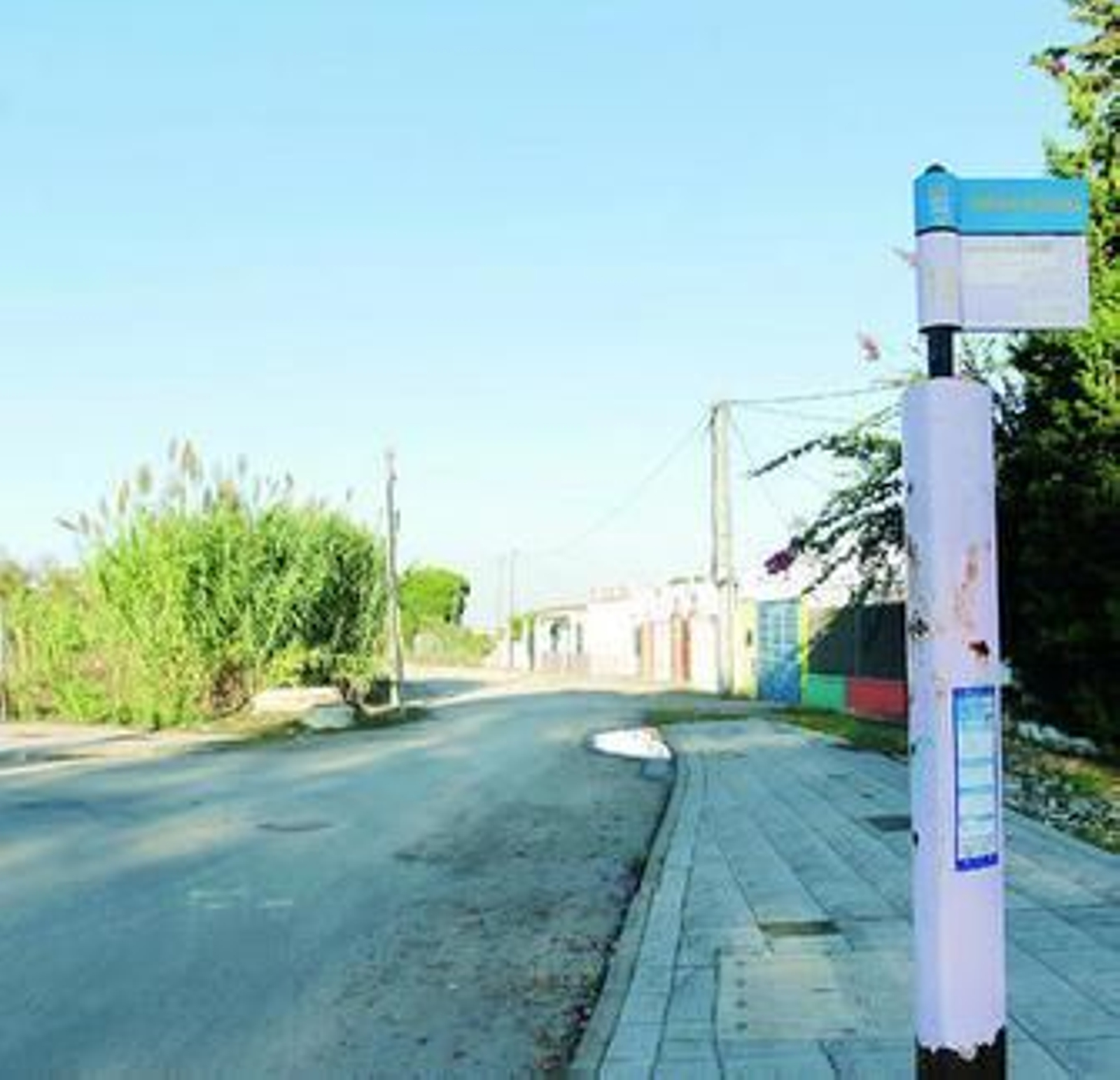 Imagen de una de las calles de la barriada de Las Flores. Imagen de una de las calles de la barriada de Las Flores.