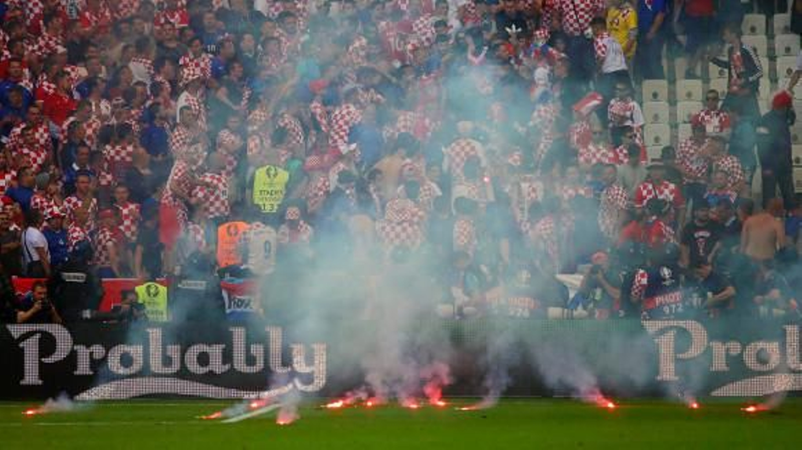 Expedientes a Croacia y Turquía por incidentes de sus hinchas en los estadios