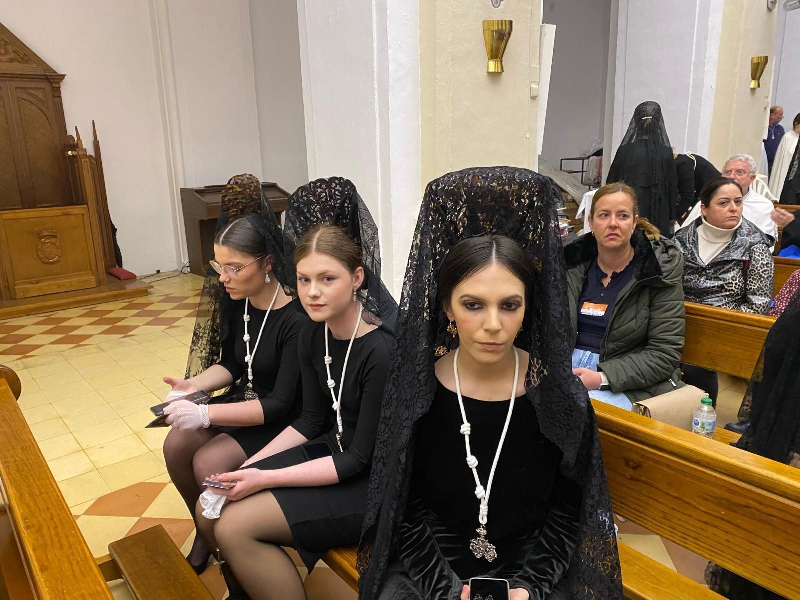 En imágenes: La lluvia suspende el Lunes Santo en cuestión de horas