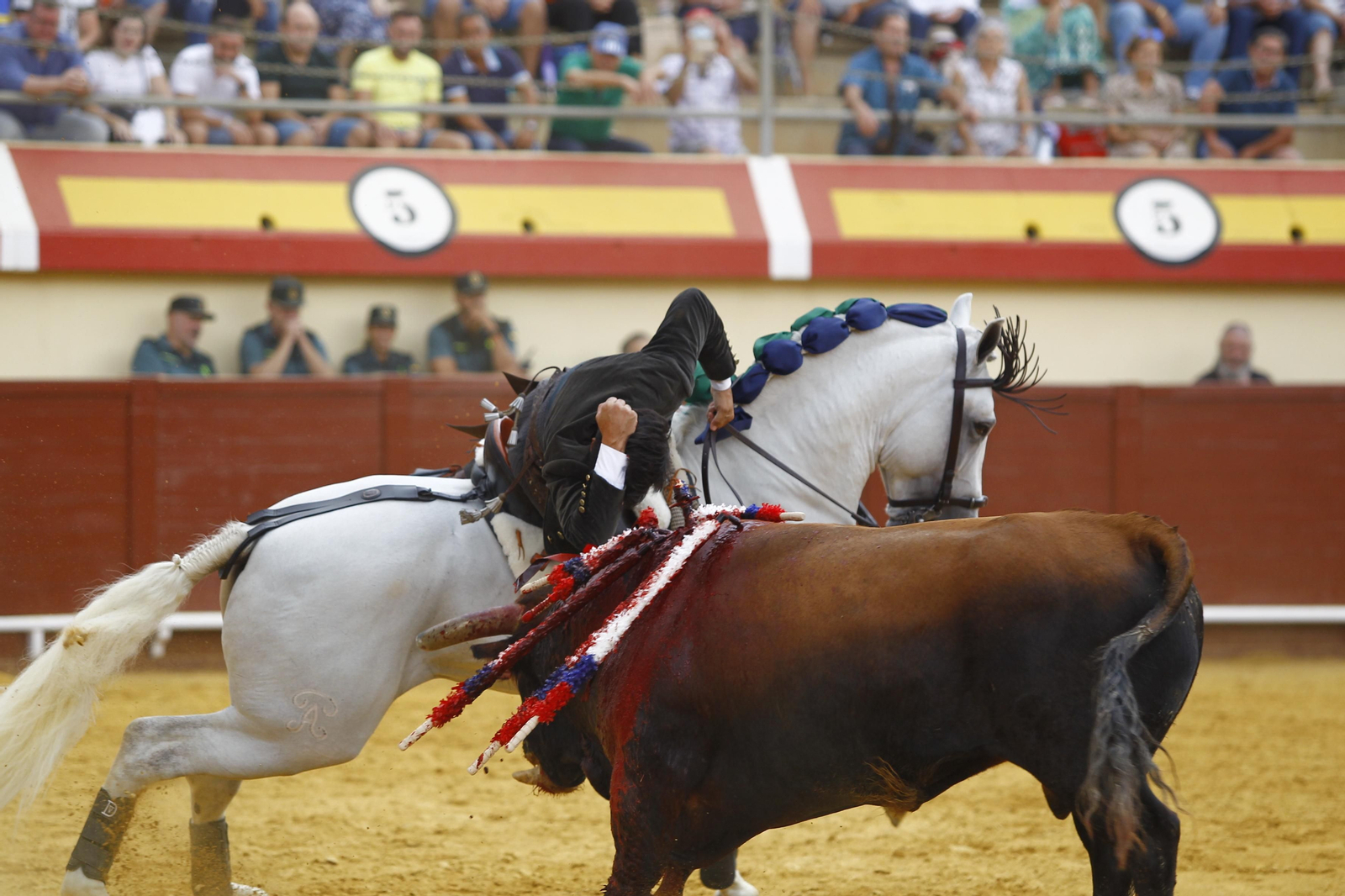 Imágenes de la corrida de rejones en la Feria taurina de Vera 2022