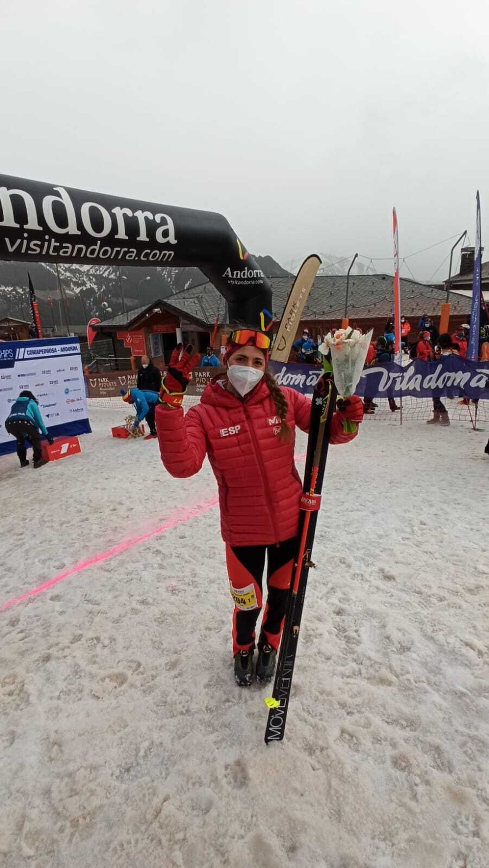 María Ordóñez posa muy satisfecha tras lograr el bronce en Andorra.