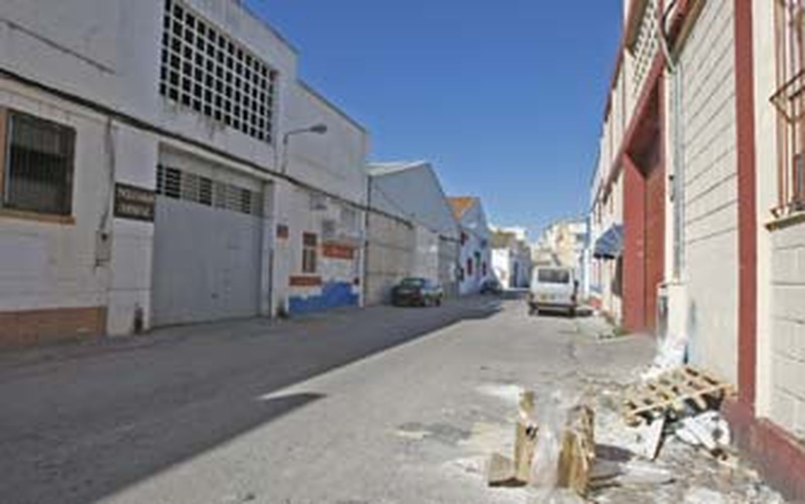 La reordenación del polígono exterior de la Zona Franca es uno de los grandes retos del nuevo PGOU./José Braza