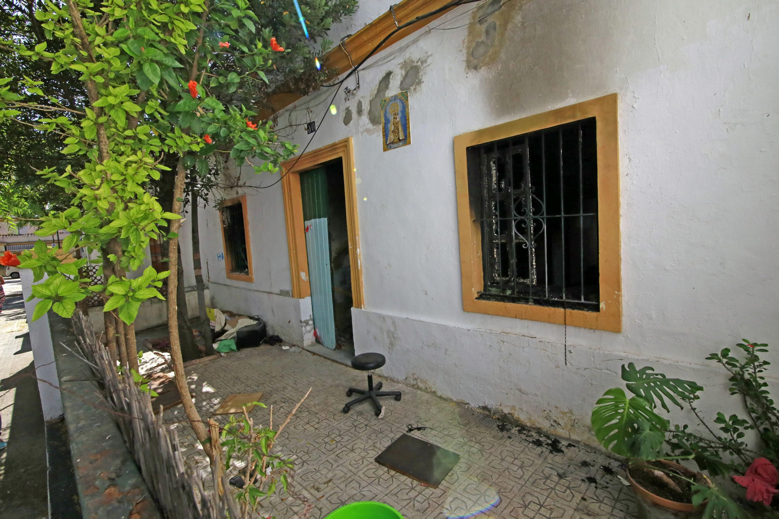 Imágenes de los vecinos en pie de guerra por los robos y los okupas en Bda España