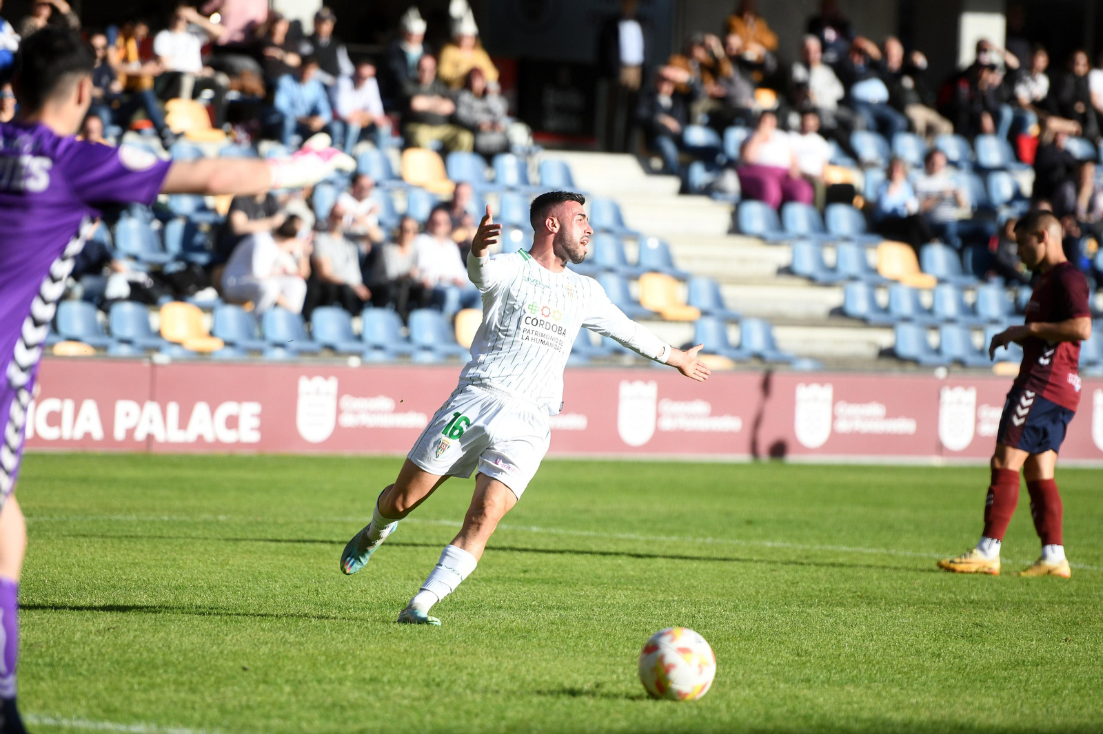 La derrota del Córdoba CF en Pontevedra, en imágenes