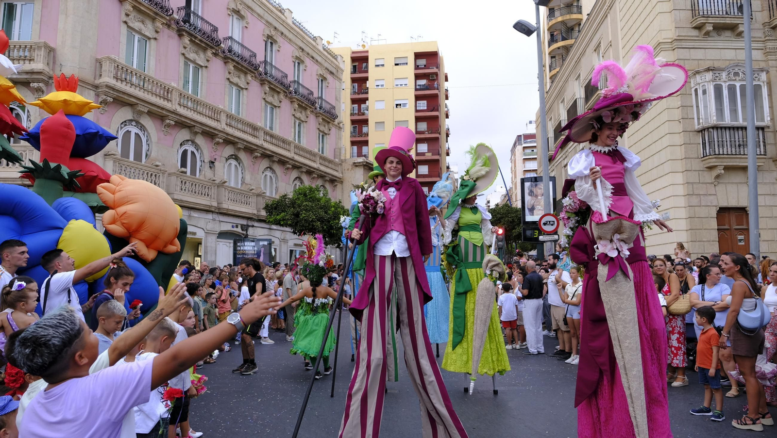 Las mejores imágenes de la Batalla de Flores de Almería