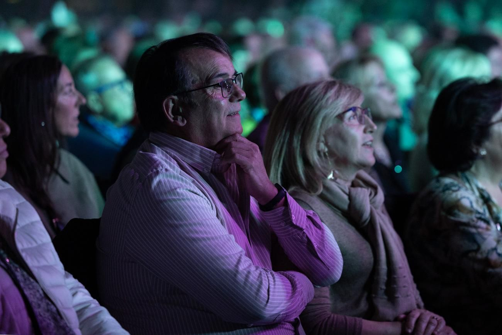 Así se disfruta en Jaén del concierto de Raphael, "Raphaelísimo"