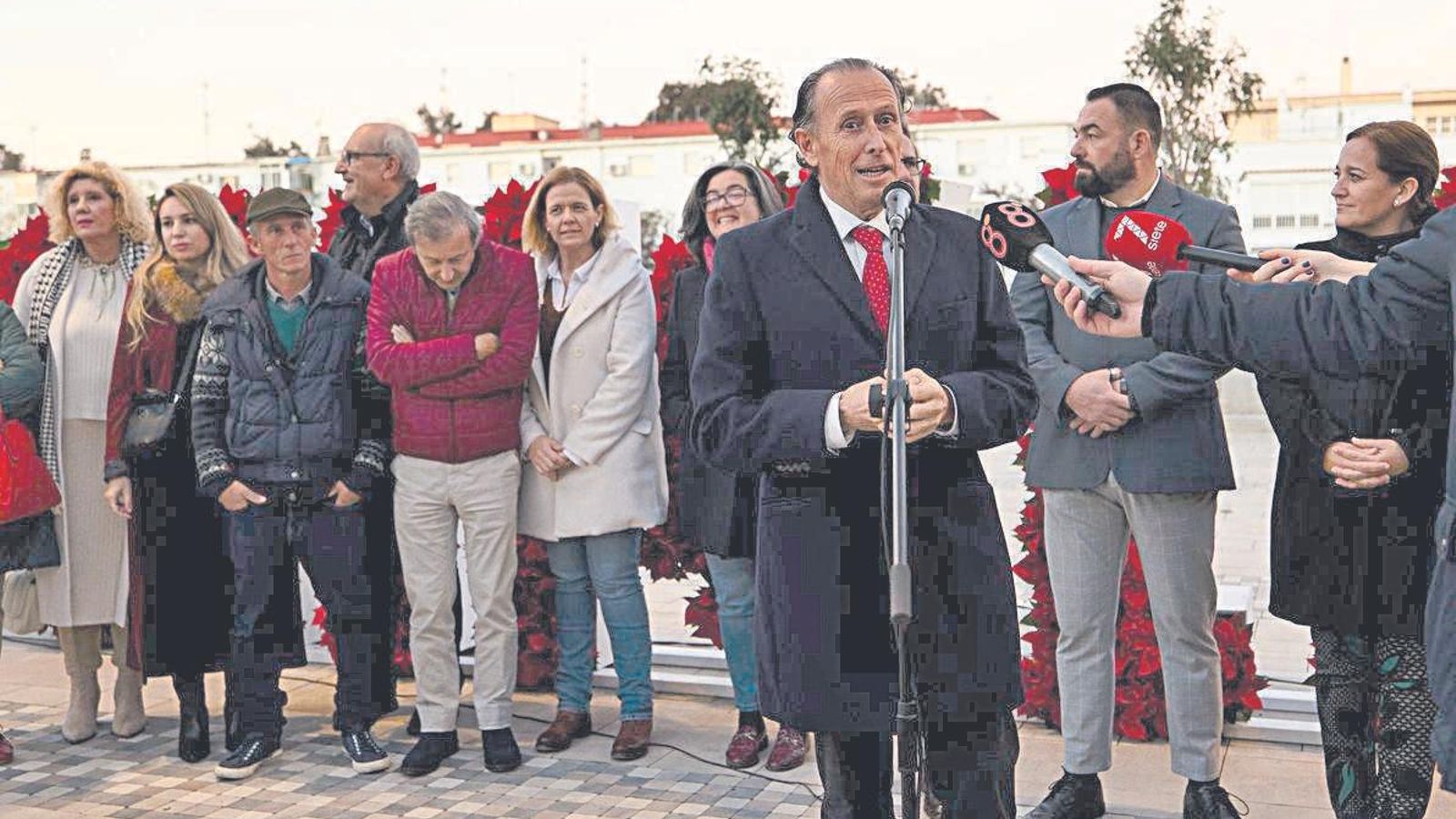 El alcalde dirigió unas palabras al público asistente.