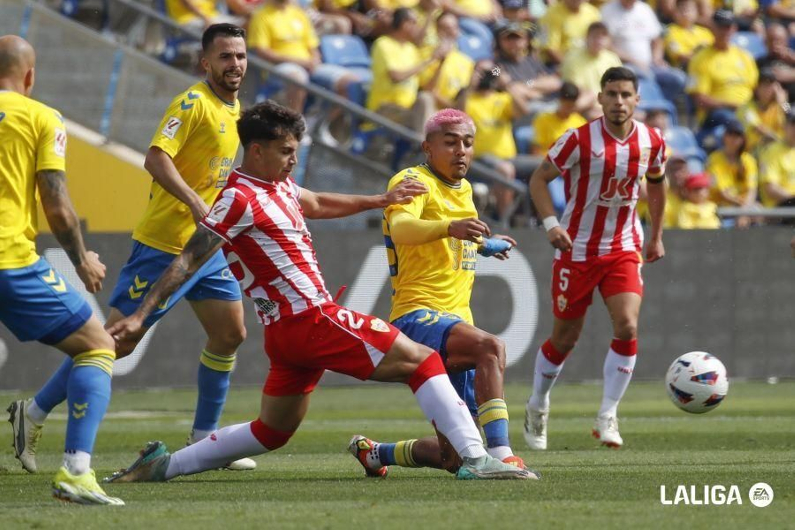 Marcos Peña completó un partido notable el día de su debut en Primera