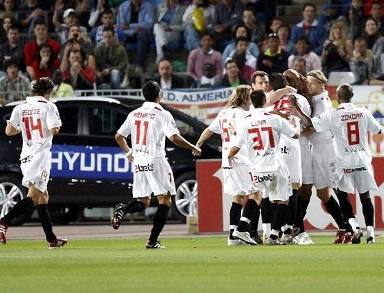 Foto: Jorge Guerrero (AFP Photo) / Carlos Barba (EFE)