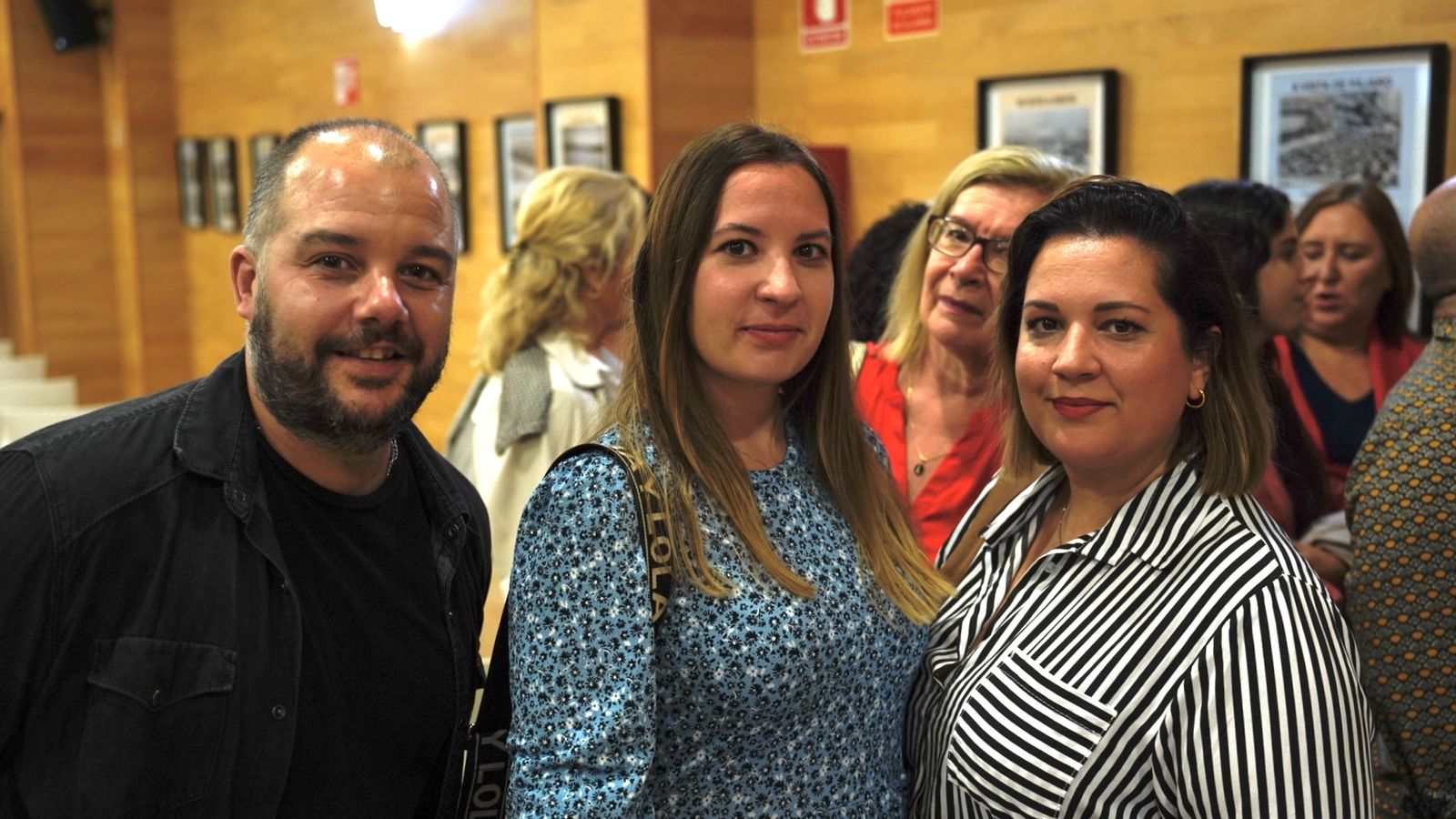 Fotos de la exposición de fotos históricas de Miguel Ángel del Águila sobre la OPE, en la José Luis Cano