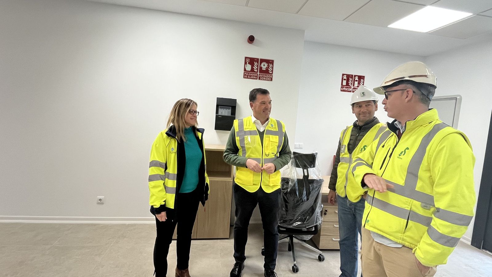 Alberto Santana, presidente de la Autoridad Portuaria, visita las obras.