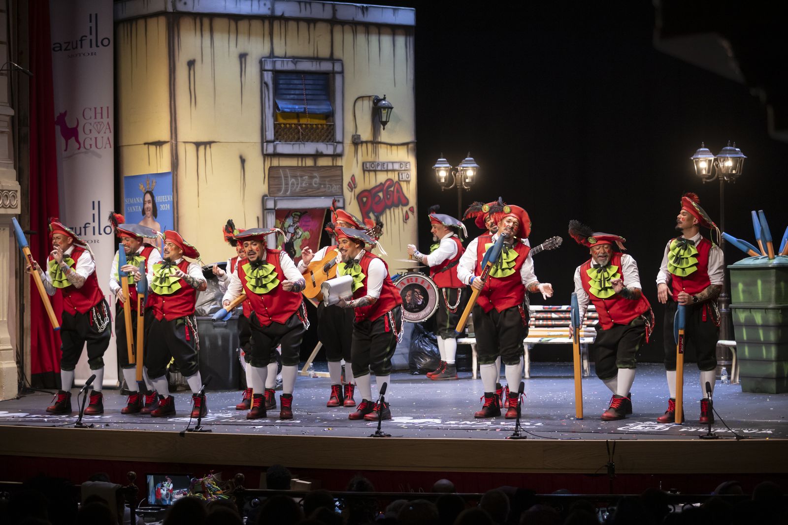 Imágenes de la murga "Los Lope de Pega" en la final del Carnaval Colombino 2024