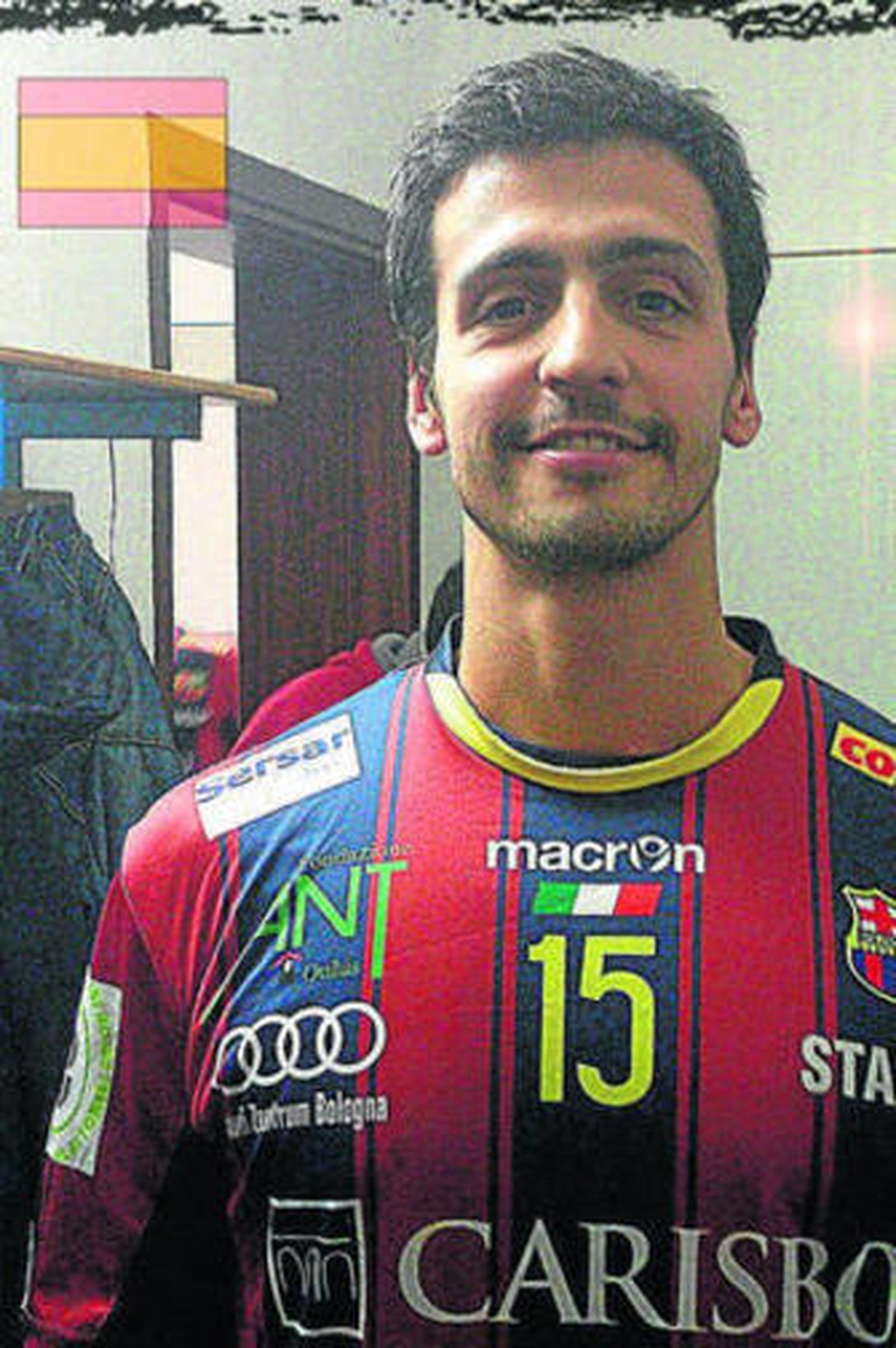 Mario Cereto posa con la camiseta del Bolonia.