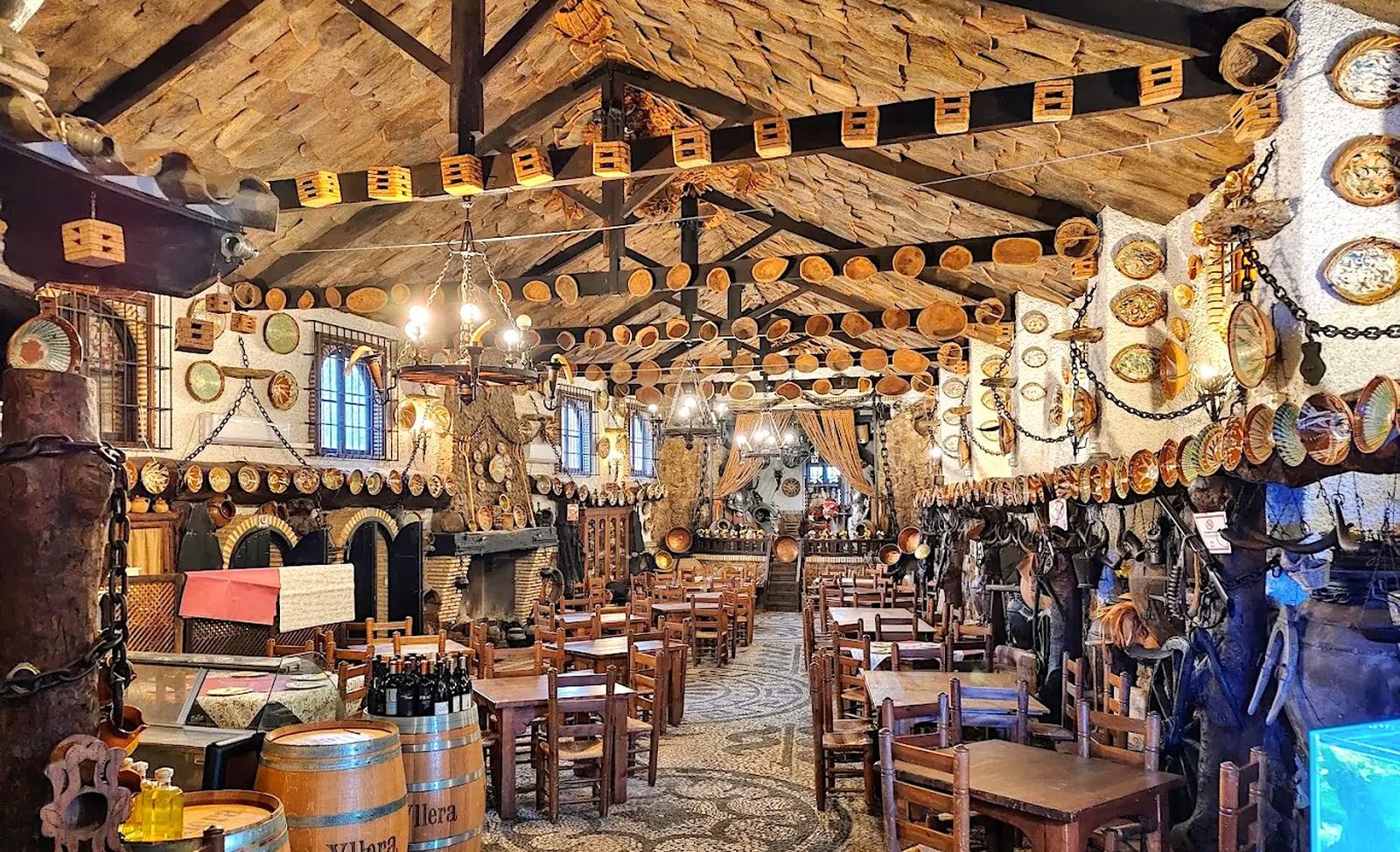 Este restaurante conquista la Sierra de Aracena con cocina tradicional y mesas con brasero