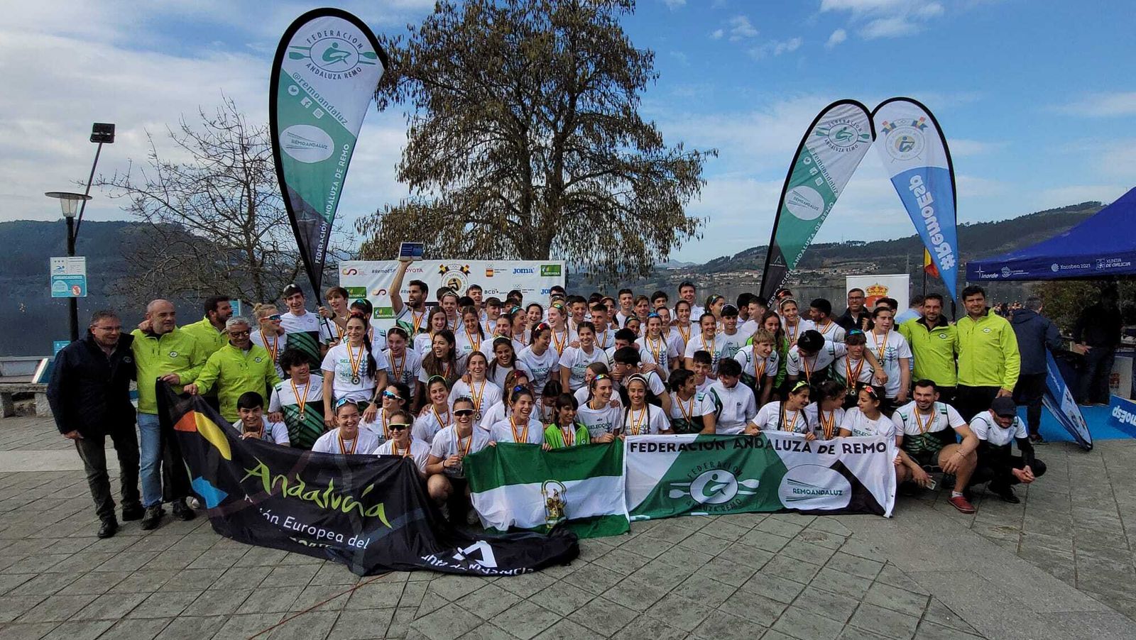 Los remeros de la Federación Andaluza campeona en Orense.