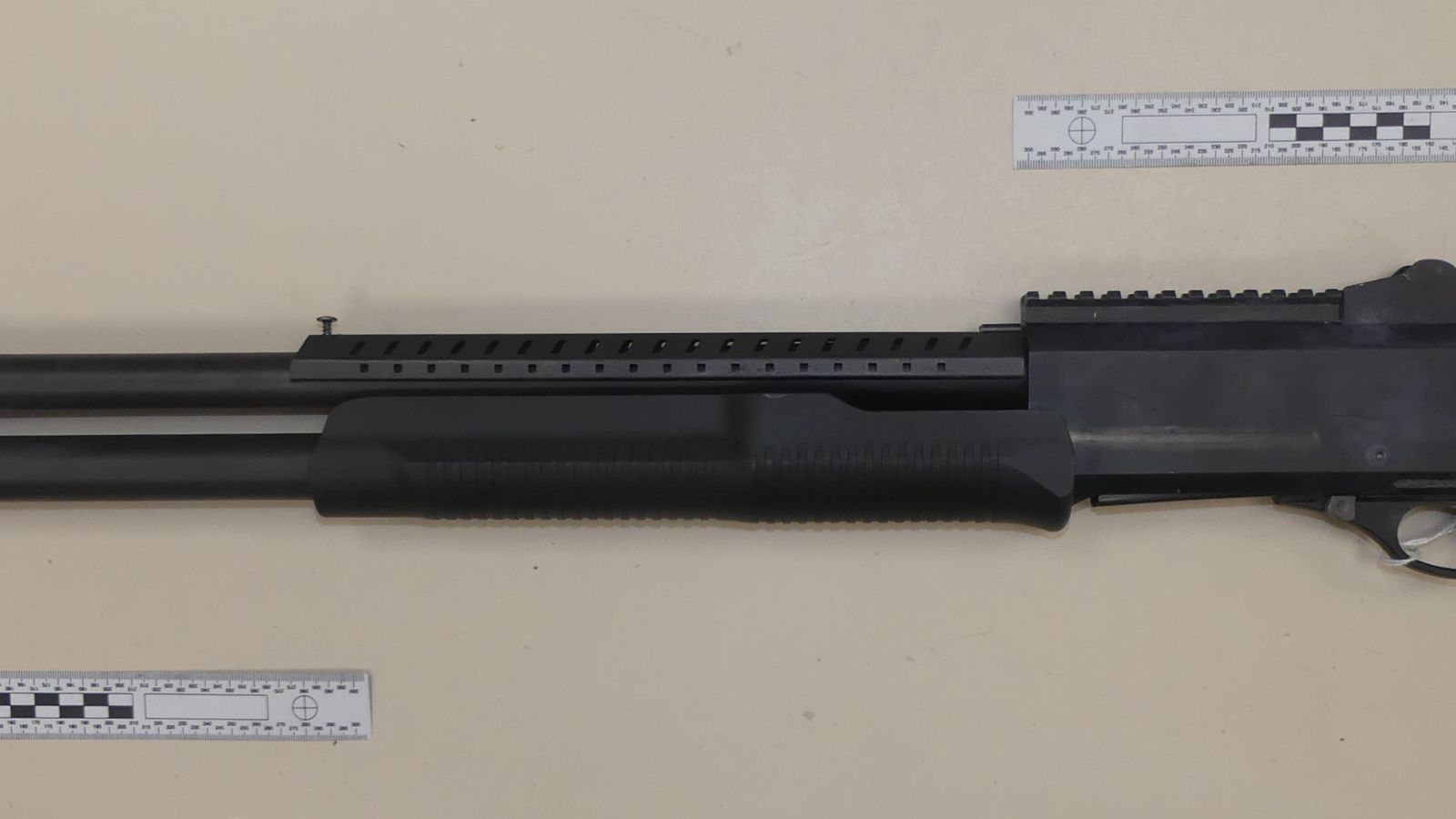 Fusil incautado por el Grupo de Atracos en Sevilla.