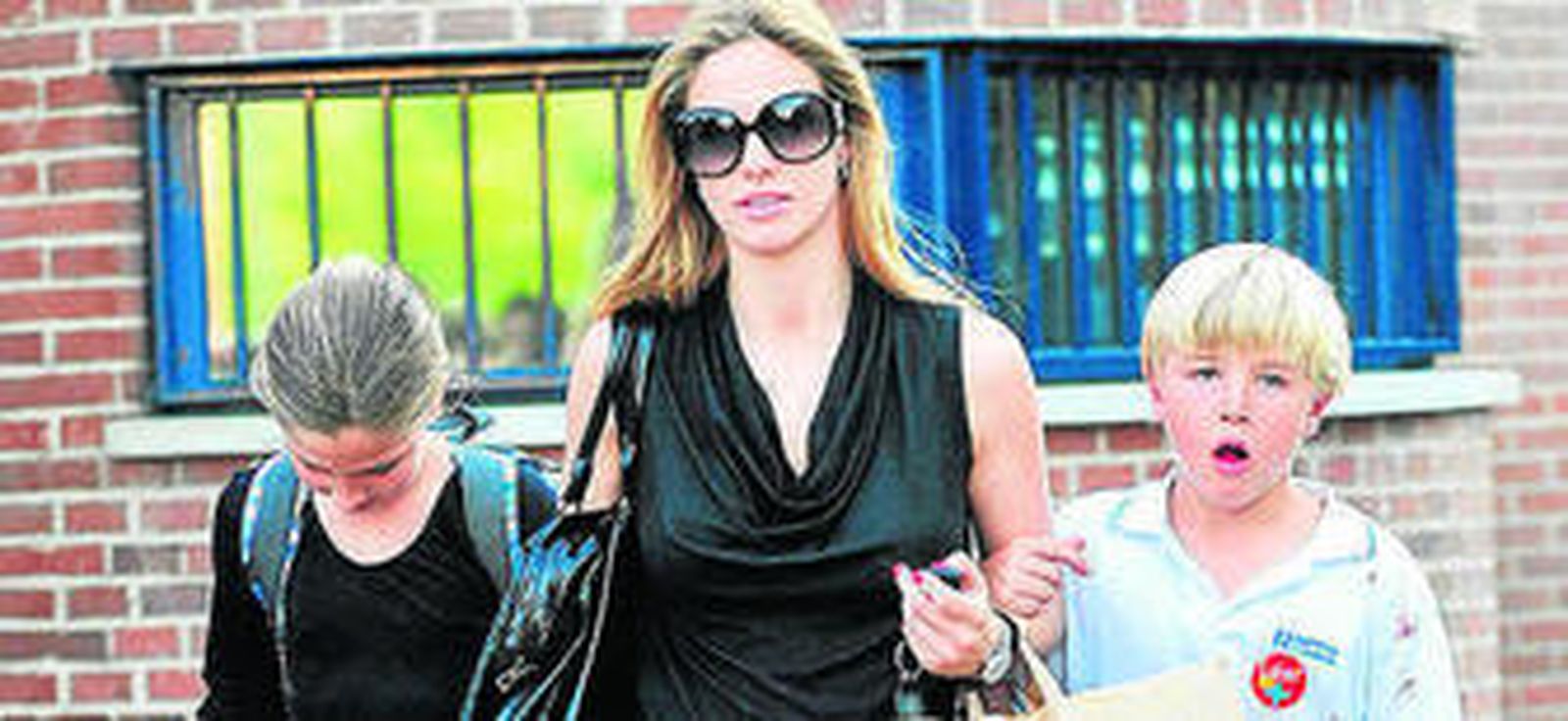 Genoveva Casanova y Cayetano, juntos en la fiesta de fin de curso de sus hijos