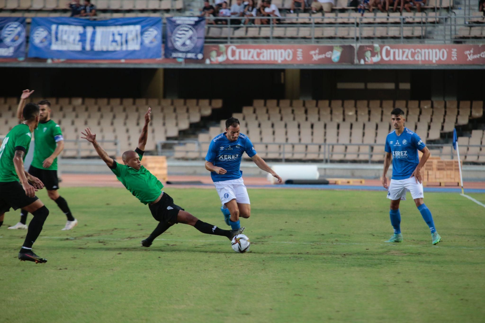 Jacobo elude la entrada al tobillo del isleño Biabiany.