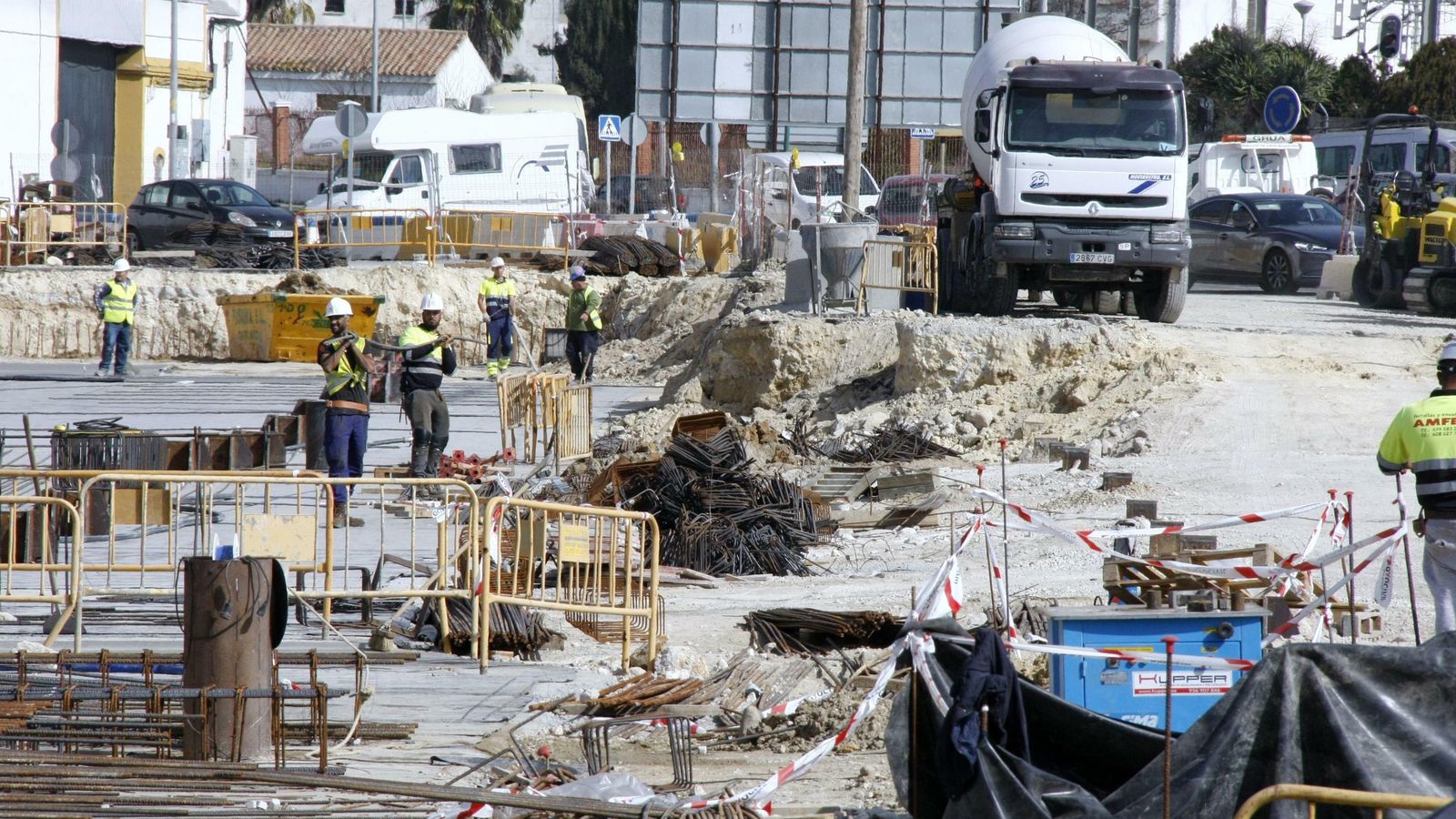 Una imagen de esta misma mañana de las obras del parking de Pozos Dulces.