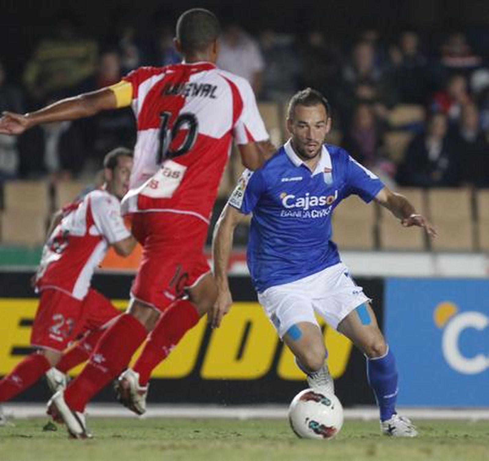Jesús Rodríguez 'Tato' asumía con tristeza el resultado del encuentro en el que se estrenó como goleador azulino.

Foto: Juan Carlos Toro