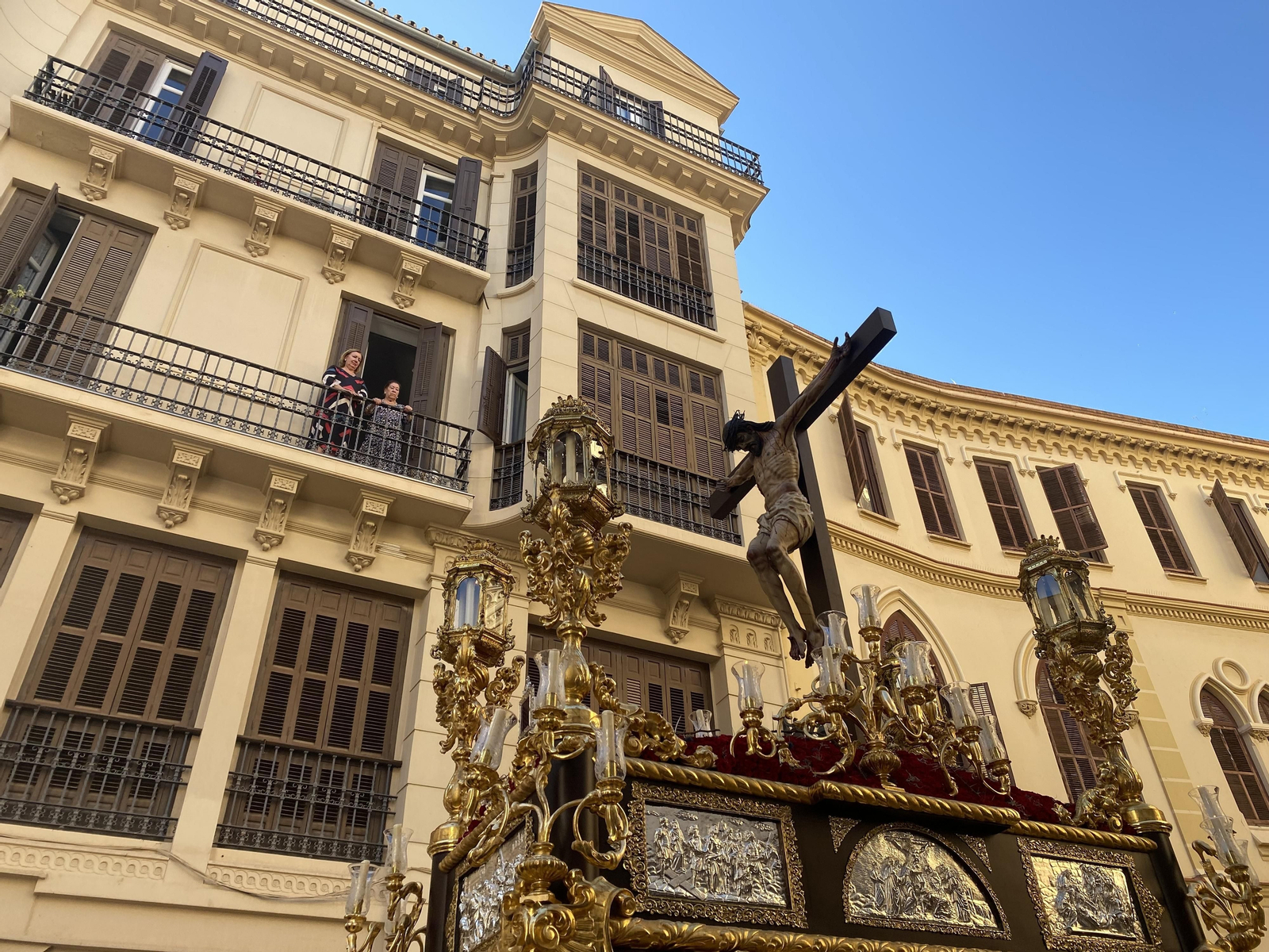 El Santísimo Cristo de la Clemencia al salir de la Iglesia del Sagrado Corazón de Jesús.