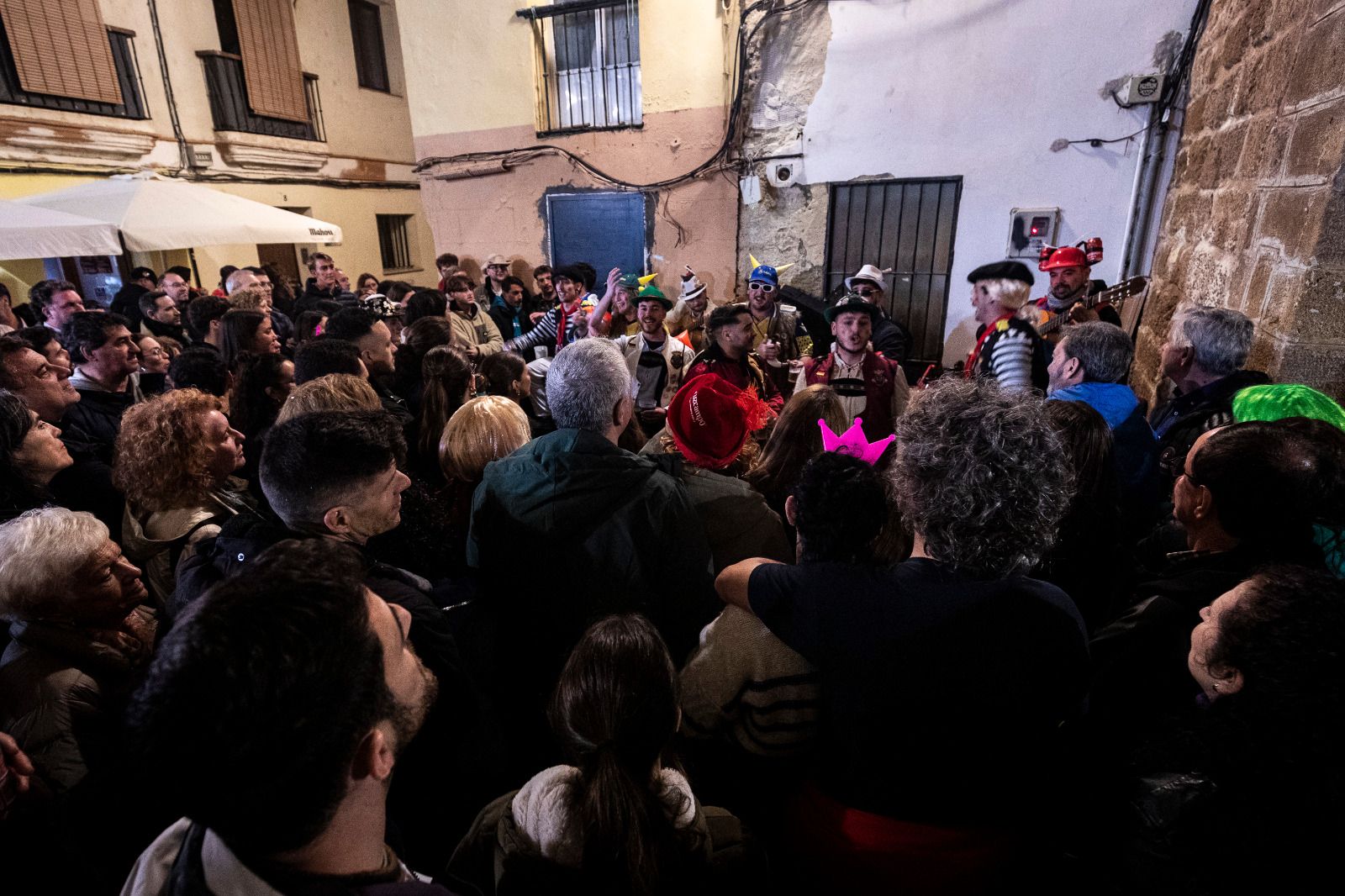 Búscate entre las mejores imágenes del Circuito de agrupaciones ilegales del Pópulo