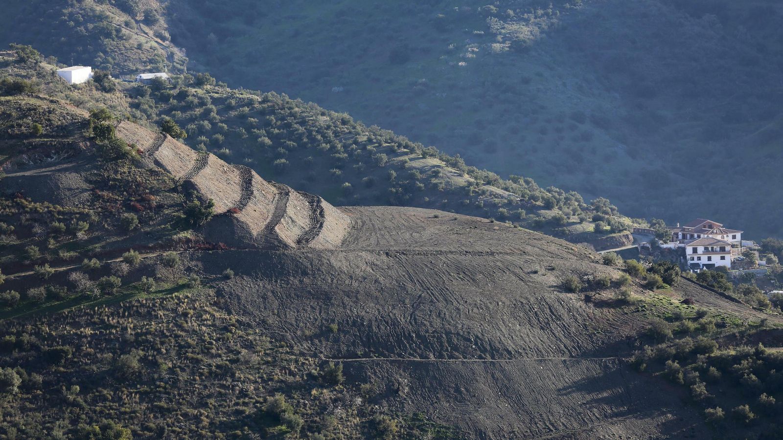 Aspecto actual de la colina donde se localizaba el pozo al que cayó Julen. Aspecto actual de la colina donde se localizaba el pozo al que cayó Julen.