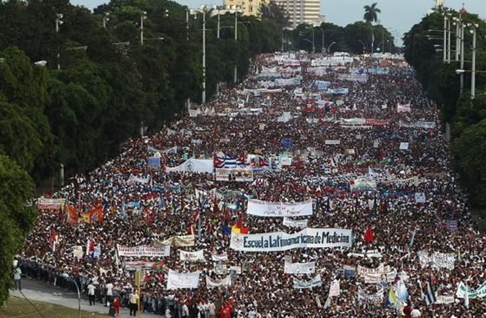 Manifestación del Primero de Mayo en Cuba.

Foto: EFE