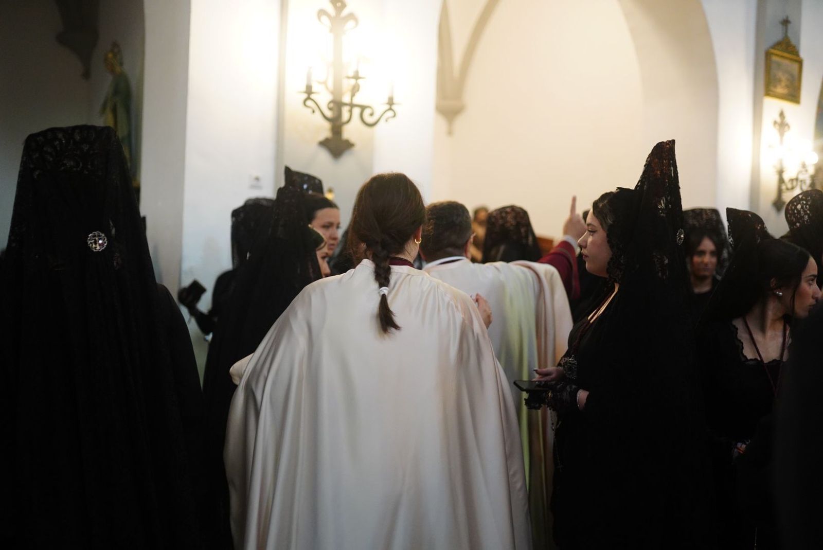 Fotos: Desolación bajo la lluvia en el Zaidín:  Trabajo y Luz suspende su estación de penitencia