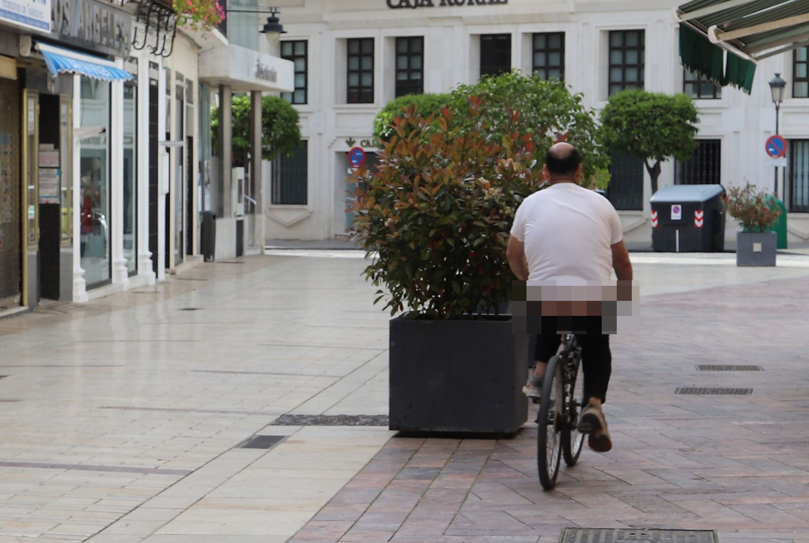 Persecución a un ciclista con el estado de alarma en Huelva