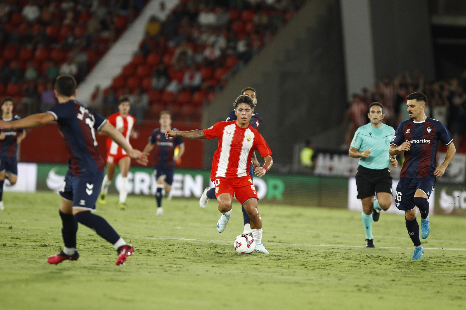 Las imágenes del partido de fútbol U.D. Almería-S.D. Eibar