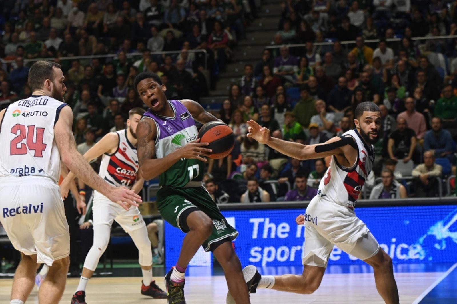 El Unicaja - Cazoo Baskonia, en imágenes
