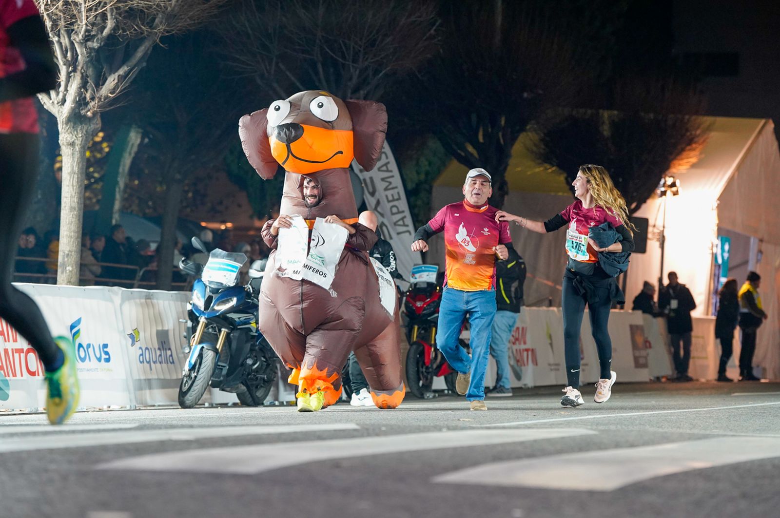 En imágenes: búscate en tu llegada a meta de la Carrera de San Antón 2026 (5)