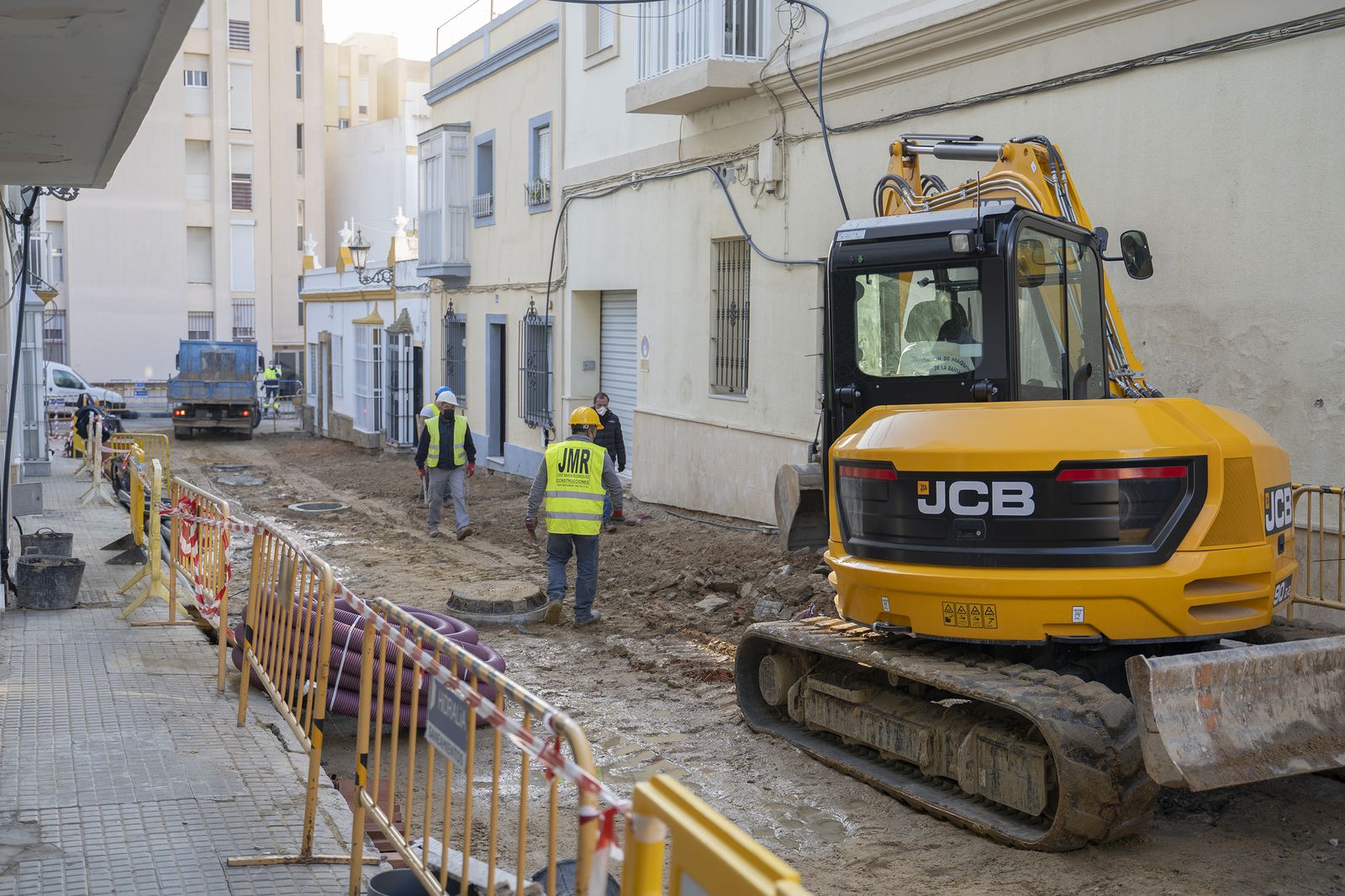 Trabajos para la renovación de la red de saneamiento en la calle Viriato.